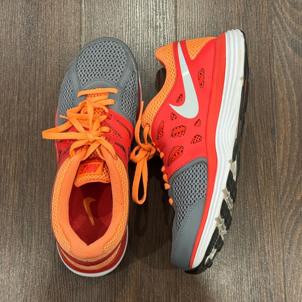 Nike Women’s Dual Fusion Lite Sneakers